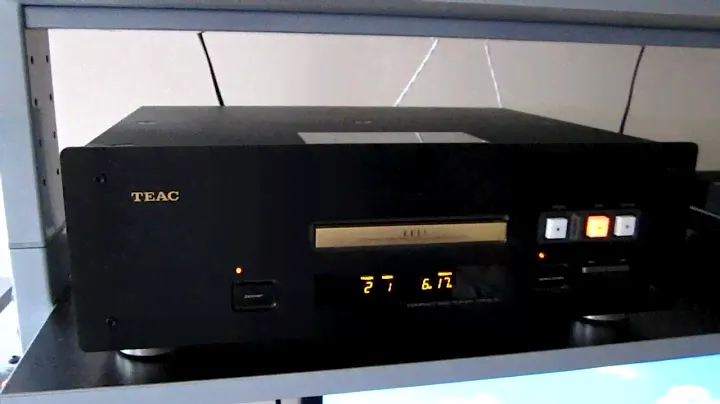TEAC VRDS 10 Stereo Hi-End CD Player (plays JAZZ)