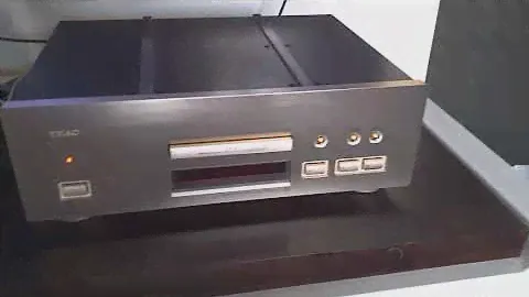 Teoharov Amplifier - Teac VRDS-25x - Elac FS 207.2
