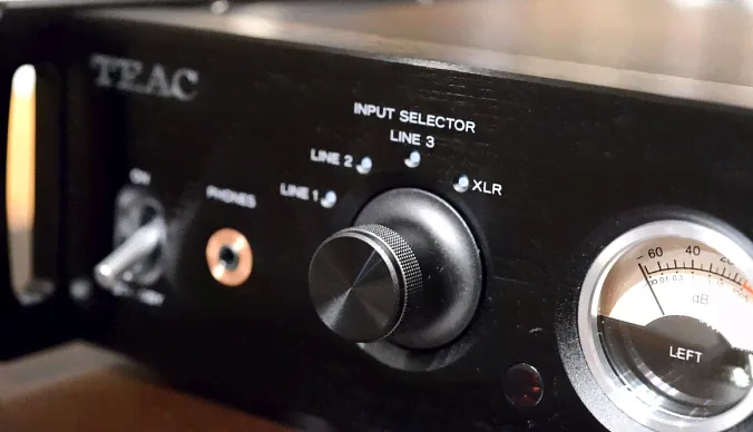 TEAC AX-505 Silver