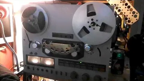 Teac X-7R playing oldschool music