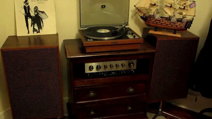 TEAC AS-100 amplifier & Pioneer PL-A25 turntable with unknown speakers - nice stereo sound