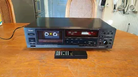 TEAC V-970X High end 3 Head cassette deck. With original remote. Sounds great.