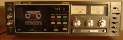 Двухскоростная профессиональная кассетная дека 4/9 см/c Teac c2-x