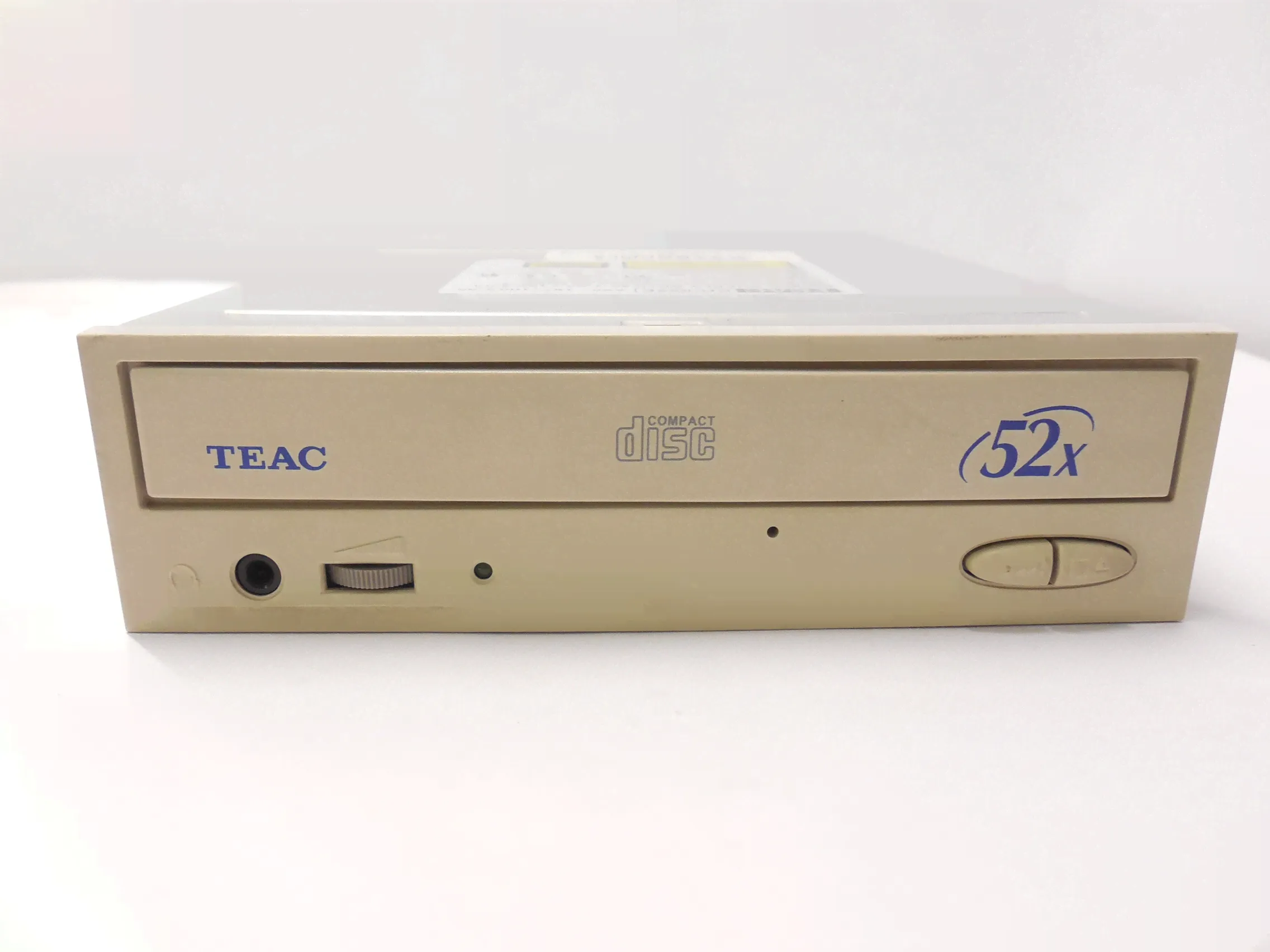 Легенда! Привод CD ROM TEAC CD-552E-1