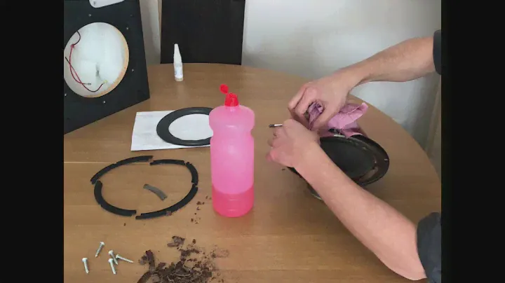 Riconatura sospensioni casse acustiche altoparlanti speaker Marantz HD440 sostituzione foam Parte 1