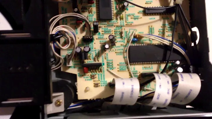 Teac cd-z5000 cd player inside view TDA1541