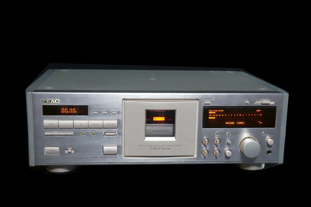 Магнитофон TEAC V-8000 S профессиональная машина